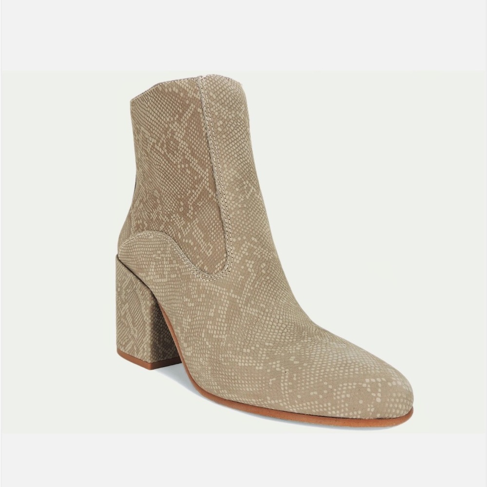 Lucky BRAND Women's Rainns Boots Feather Grey